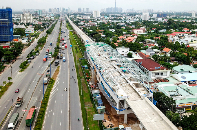 Hạ tầng một đoạn Metro Số 1 đang dần hoàn thiện. Ảnh: Như Quỳnh.